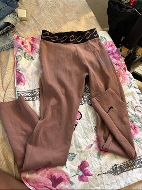 Nike Women's Mauve Leggings with Black Wave Waistband